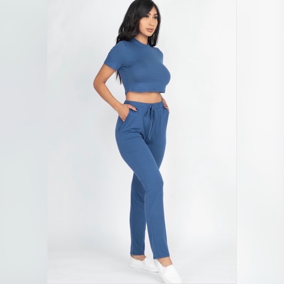 Crop Top Jogger Set - Picture 5 of 6
